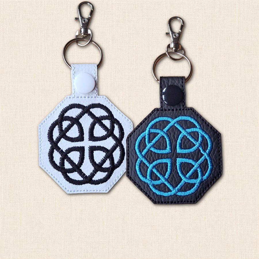Celtic Fatherhood Knot Keyring - Embroidered Faux Leather Gift for Dad