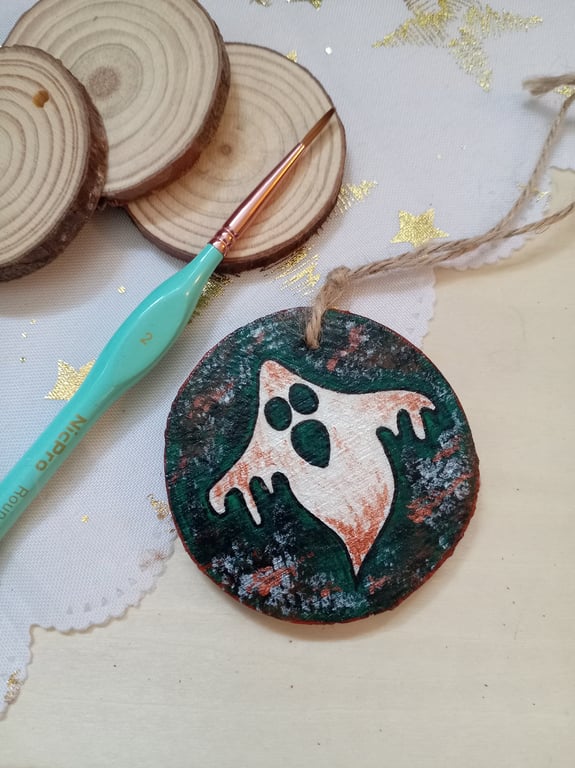 Flying ghost hanging woodslice decoration 