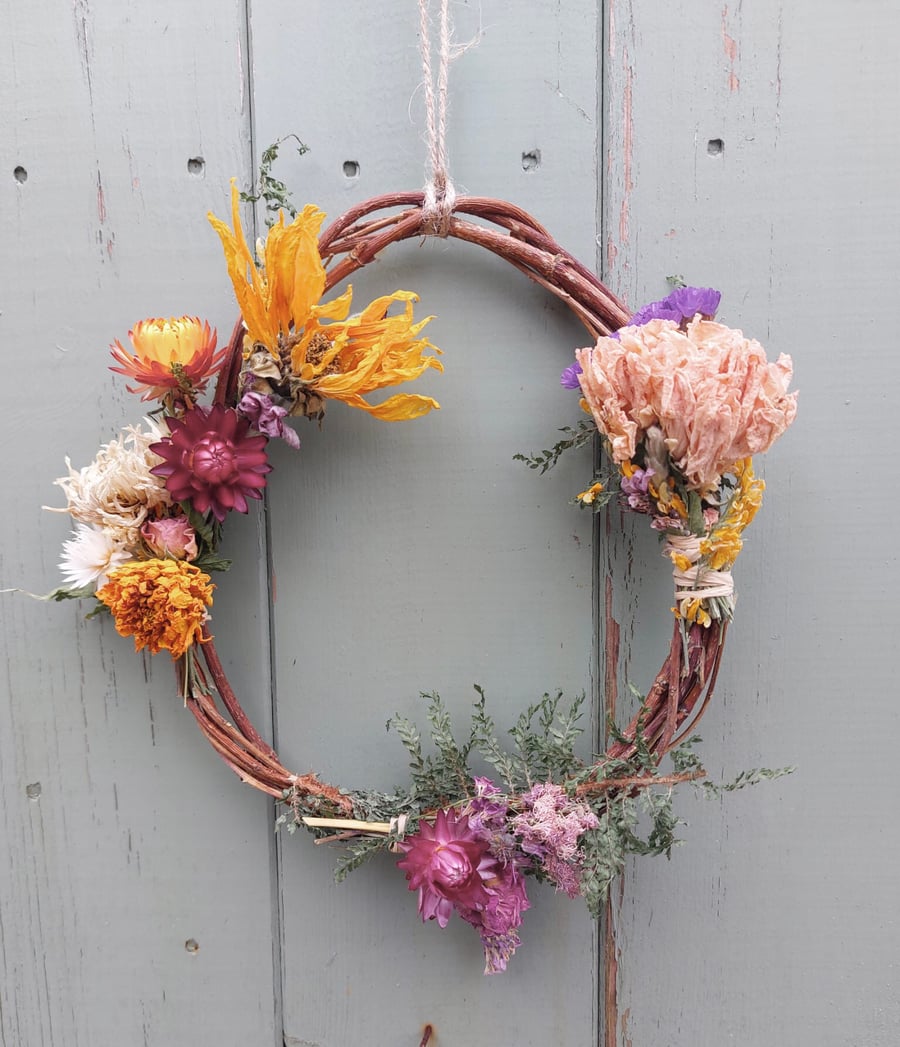 Egg Shape Dried Flower Small Wreath. Spring and Easter Decor. 20x18cm