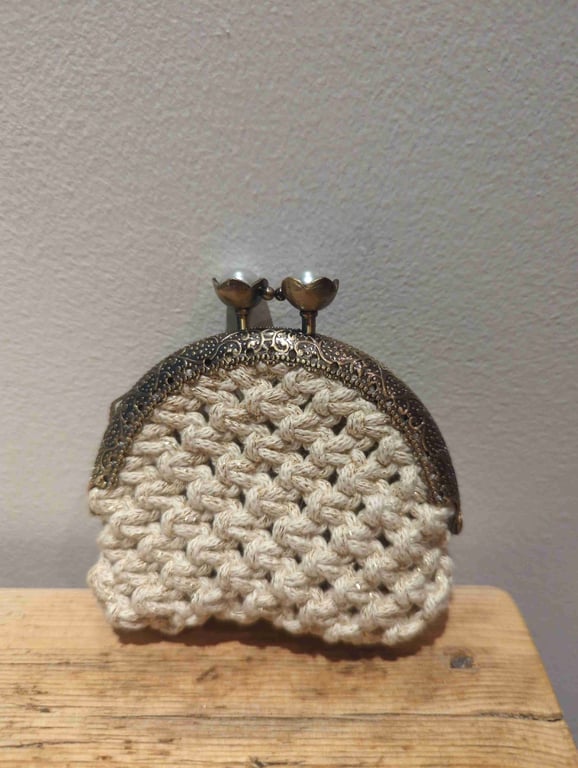 Small macrame coin purse - cream and gold