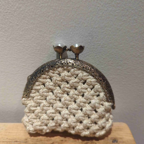 Small macrame coin purse - cream and gold