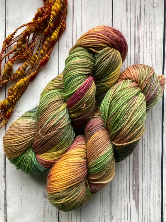 Hand dyed knitting yarn 4 ply Sock Yarn 100g Bramblewax