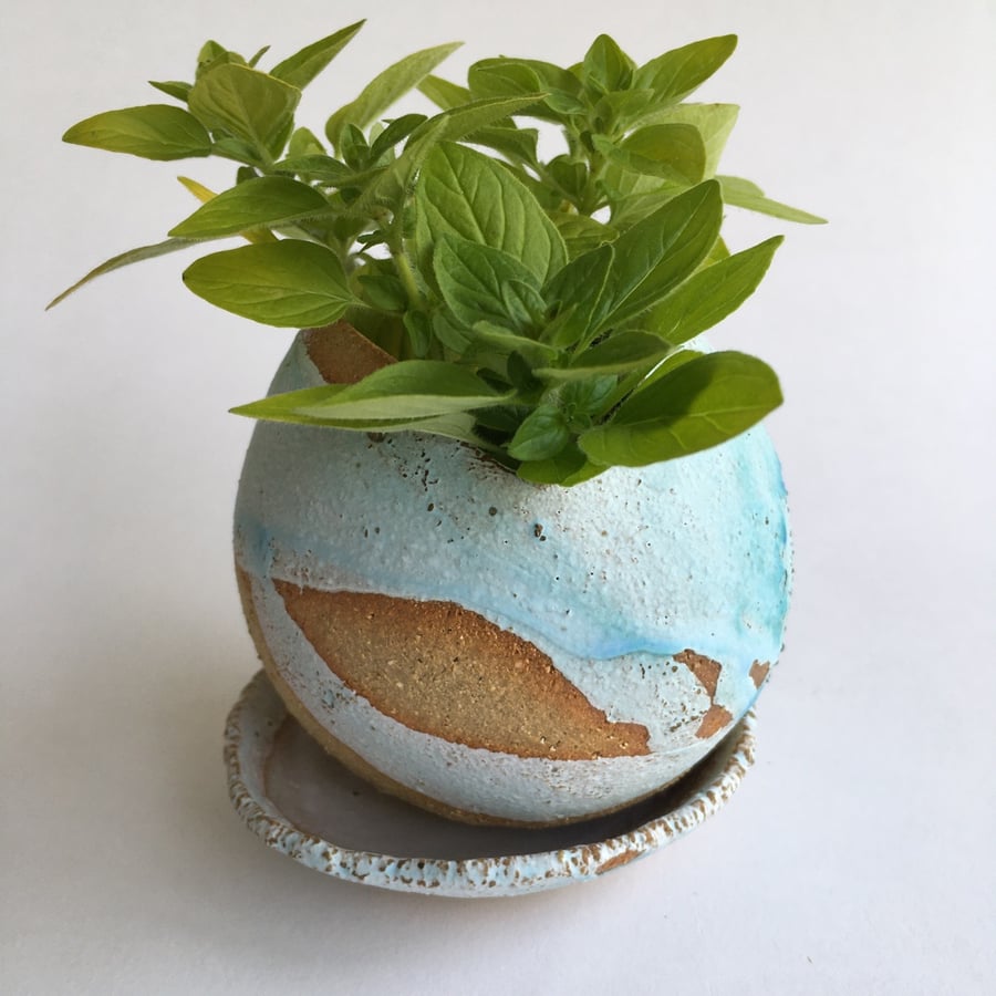 Pebble Planter with saucer 