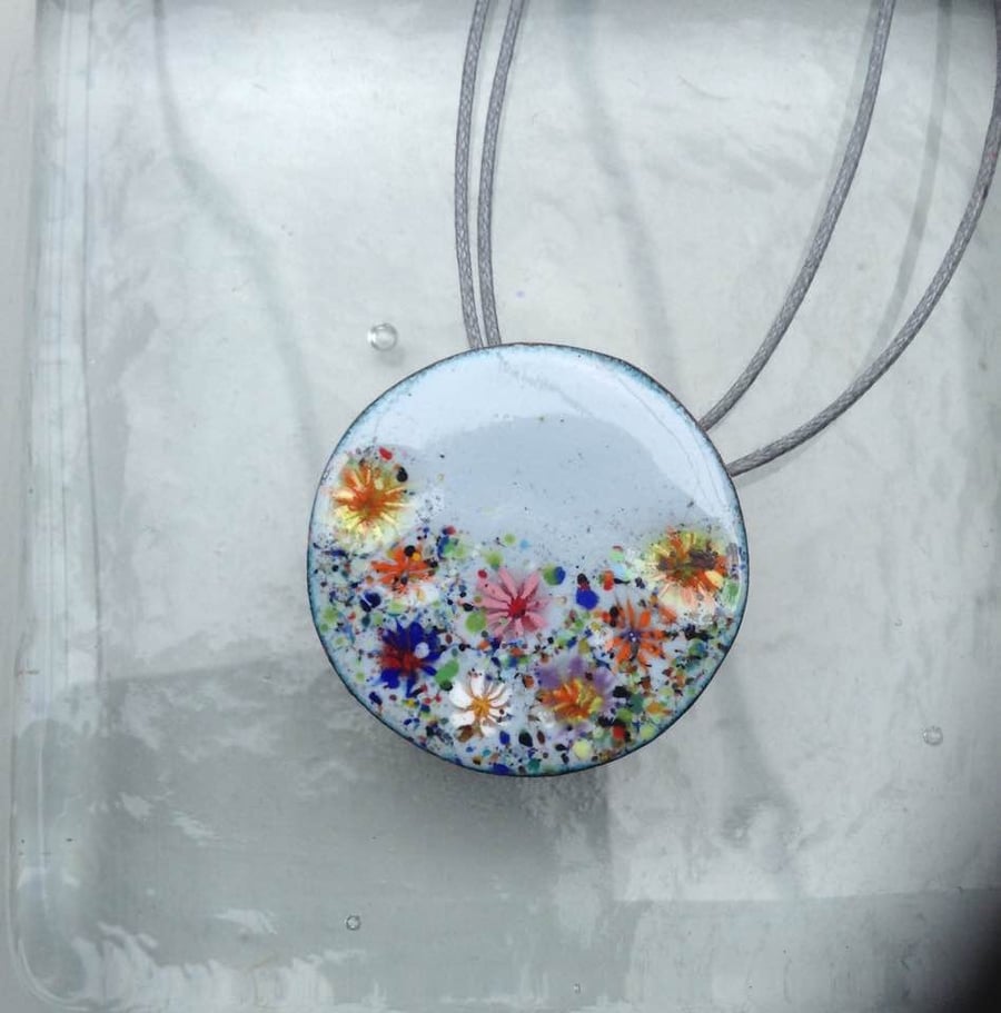 LARGE ROUND FLORAL-ENAMELLED NECKLACE - GARDEN  STATEMENT PIECE!