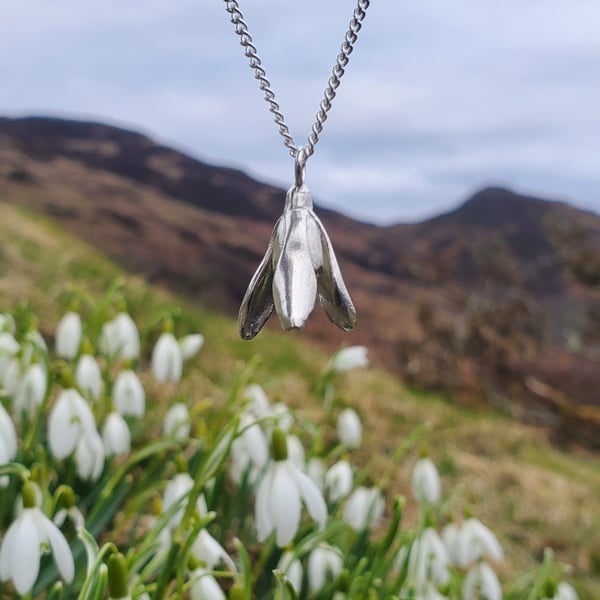 Snowdrop Necklace Large