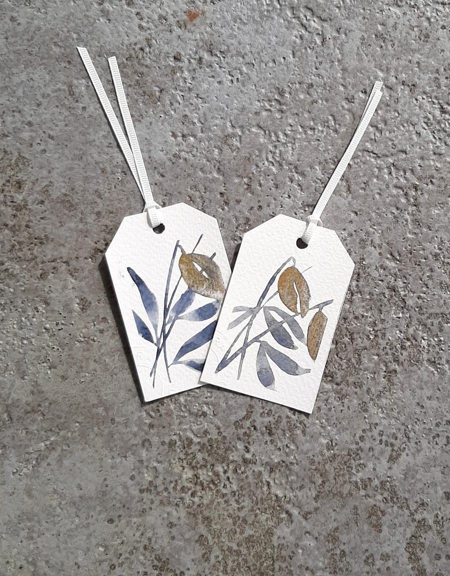 Gift Tags. Pack Of Two Luggage Style. Seed Heads. Monochrome and Gold Sparkle