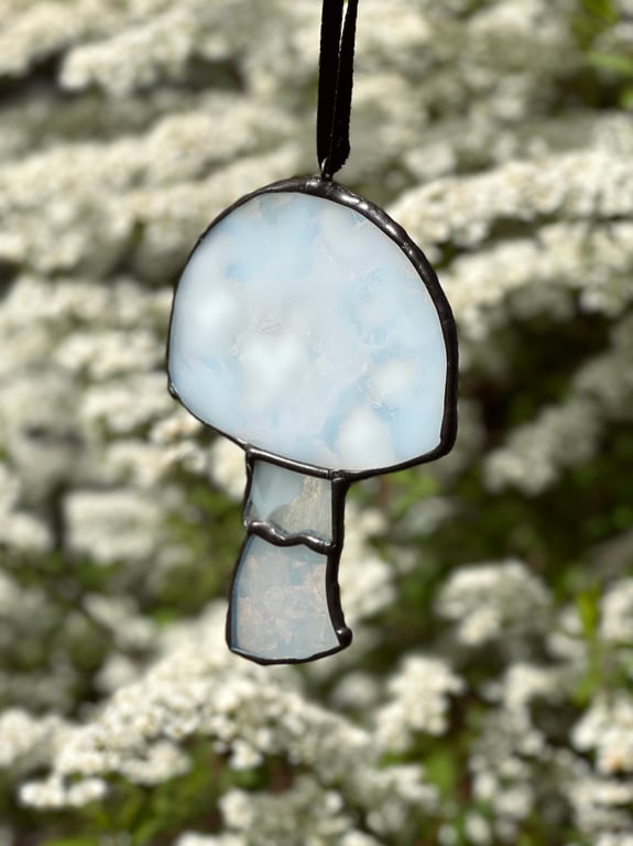 White and clear mottled stained glass mushroom toadstool small suncatcher 