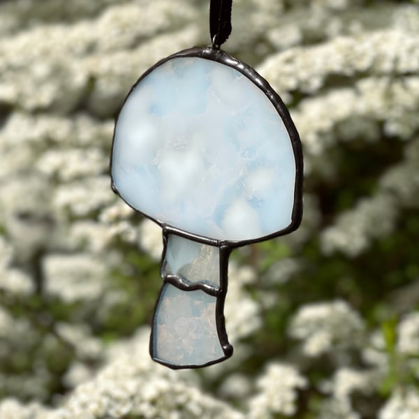White and clear mottled stained glass mushroom toadstool small suncatcher 