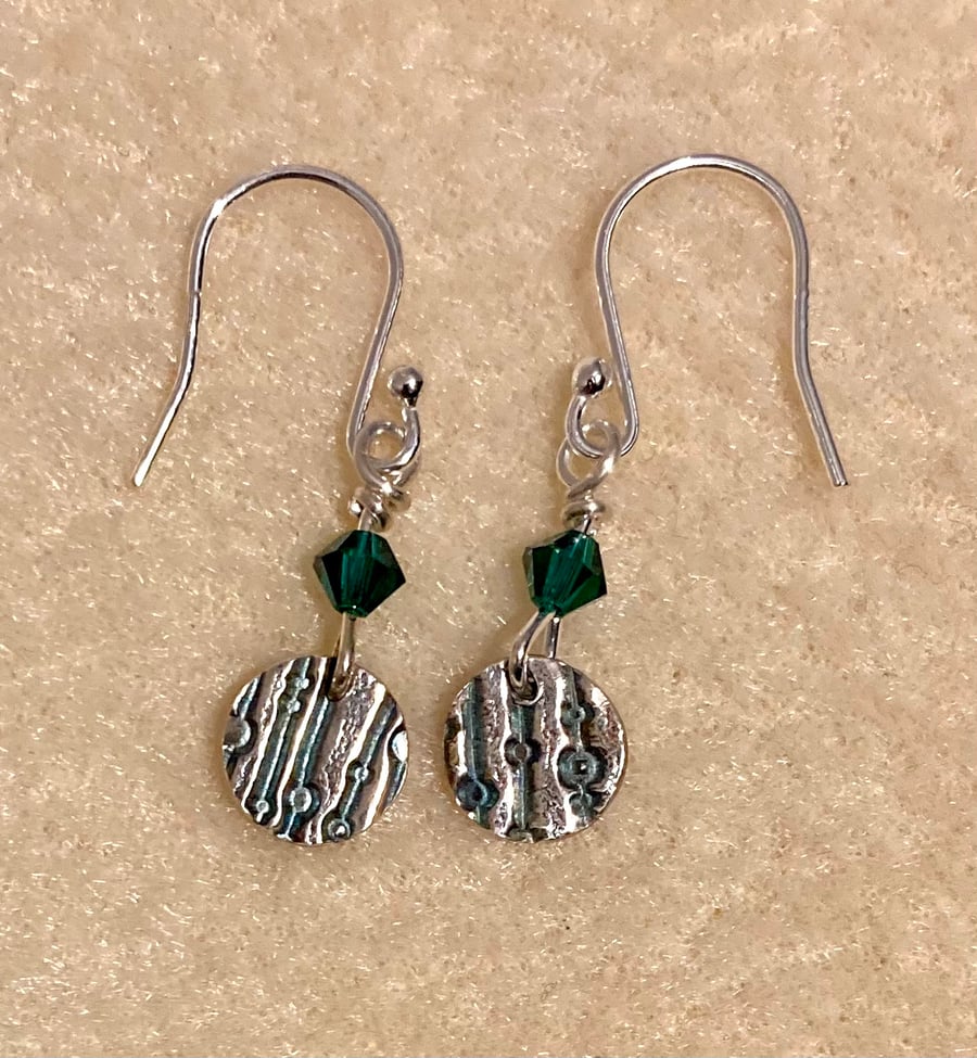 Circular silver earrings with green Swarovski crystals 
