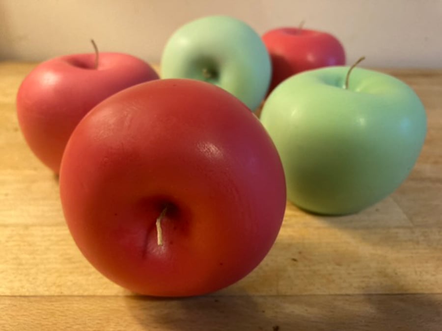 Apple Scented Fruit-Shaped 100% Organic Soy Wax Candle