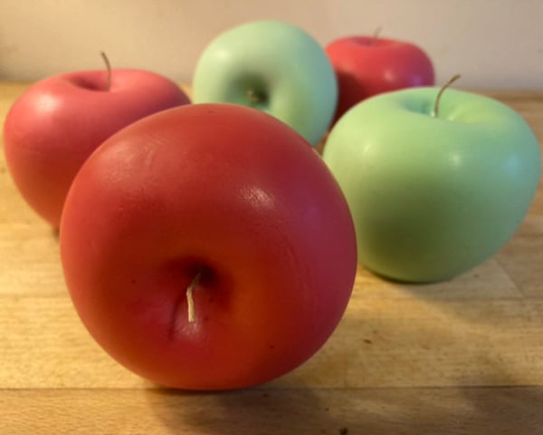 Apple Scented Fruit-Shaped 100% Organic Soy Wax Candle