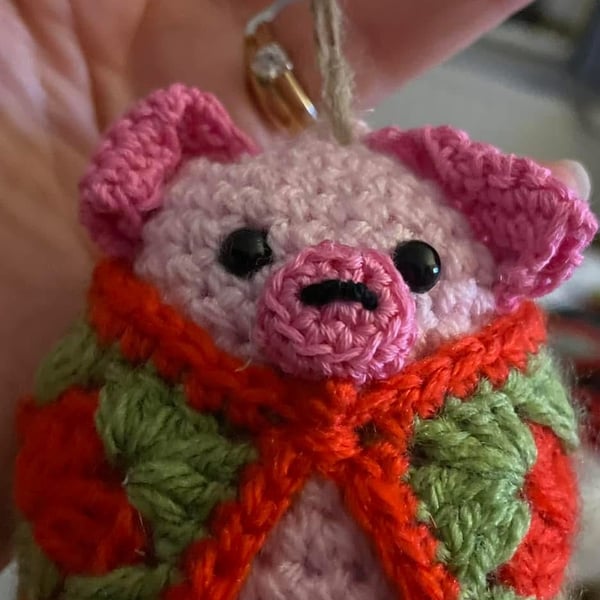 Crochet pig in blanket 