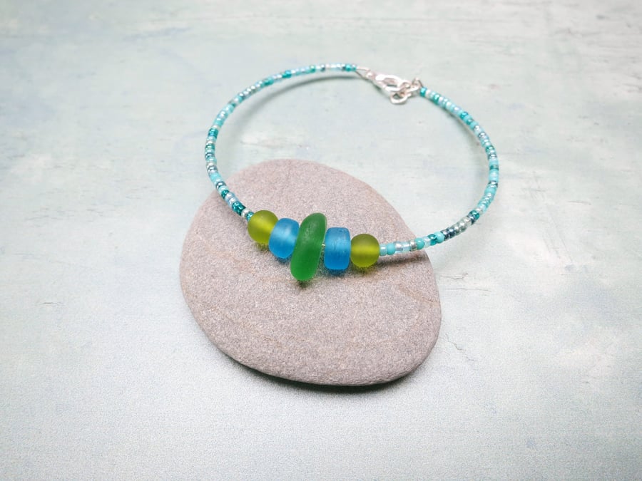 Green Cornish Sea Glass Bracelet with Turquoise Mix Seed Beads 