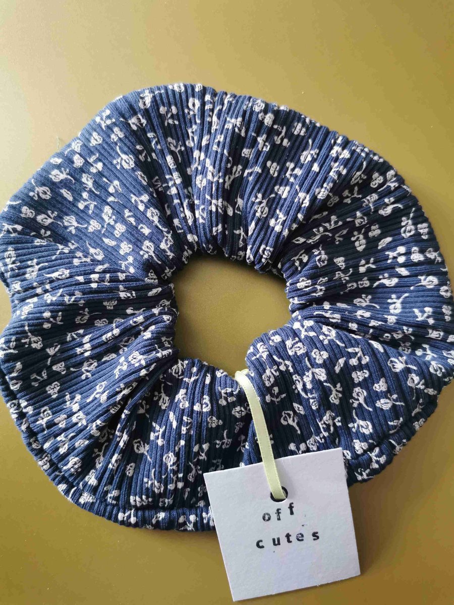 Ribbed Floral Scrunchie 