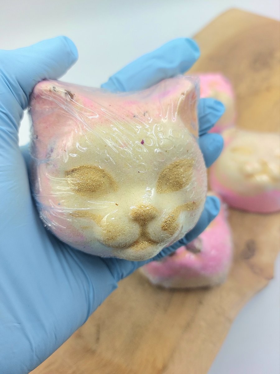 Cat Shaped Rosa Bath Bomb 