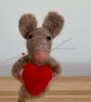 Needle felt mouse with heart - Image 5