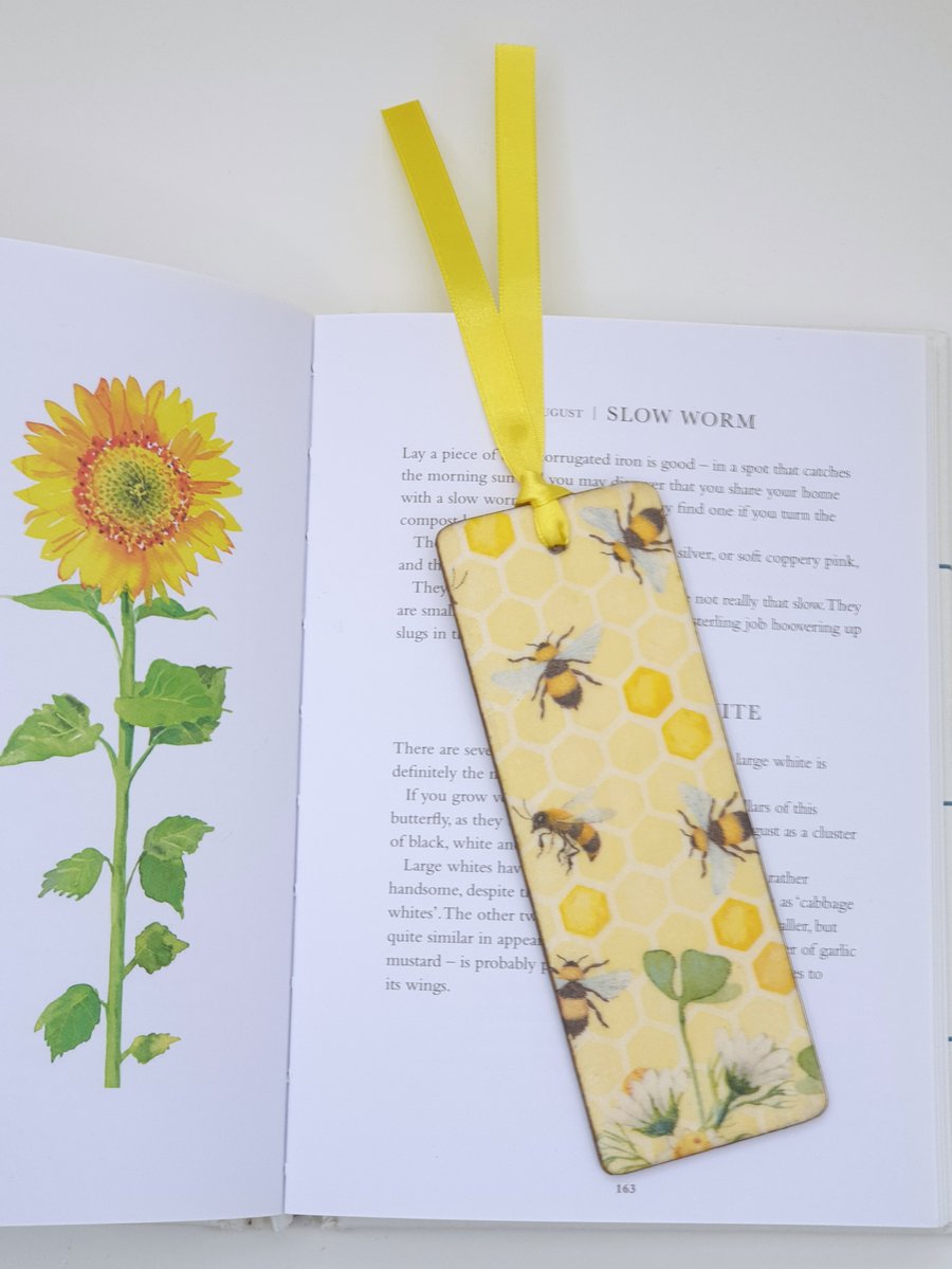 Bee bookmark, Wooden bookmark, gift for bee lover 