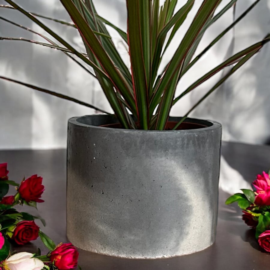 Large Grey and Black Moon Surface Concrete Plant Pot (lpp4)