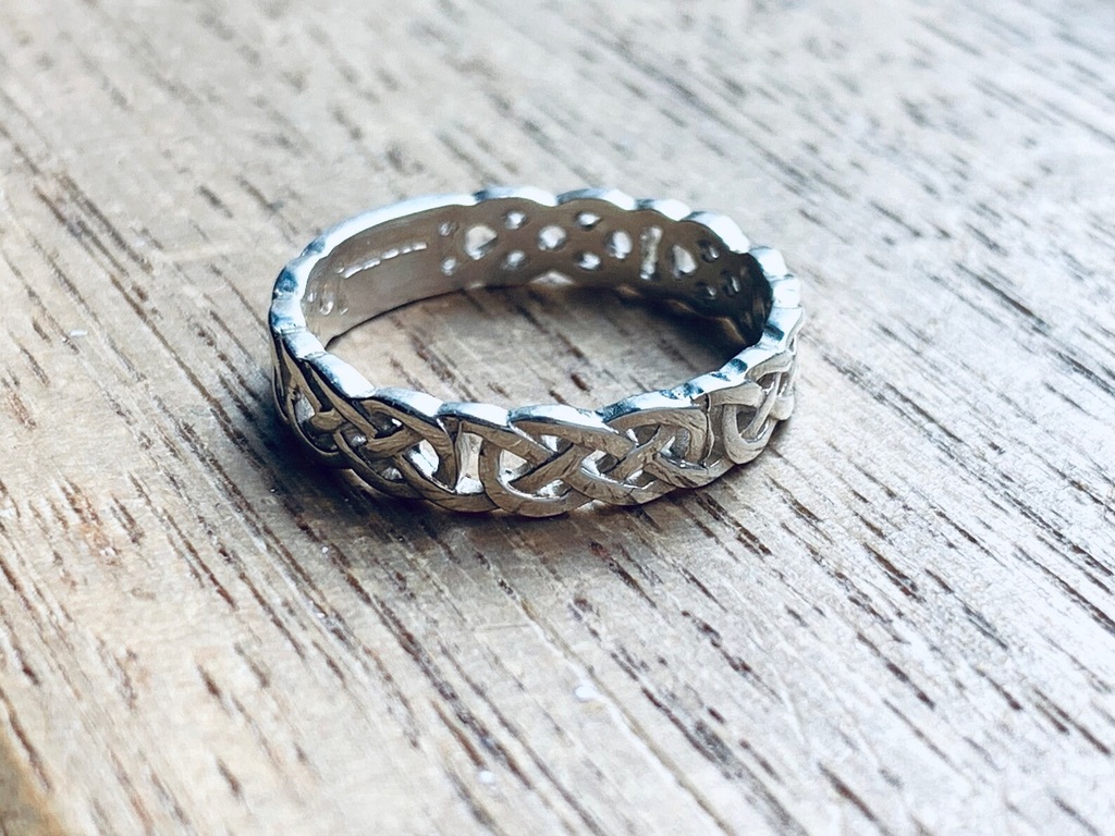 Recycled Sterling Silver Celtic Knot Ring: Silver