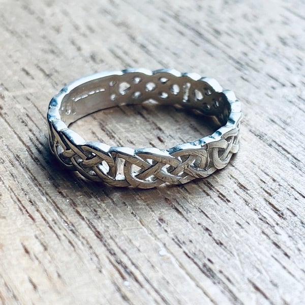 Recycled Sterling Silver Celtic Knot Ring: Silver