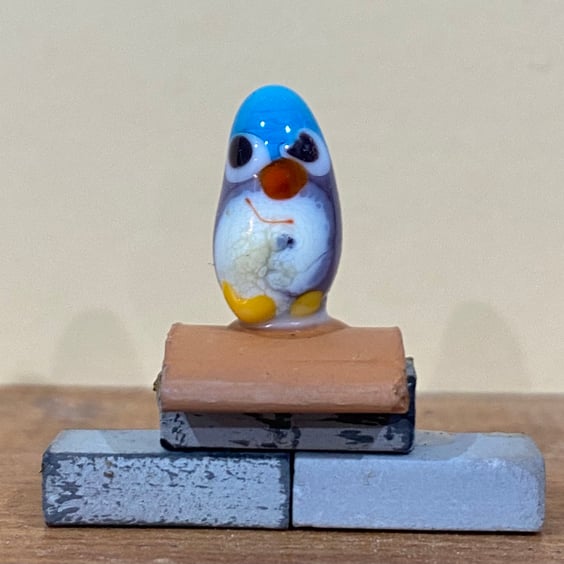 Lofty and Pals - Lamp work Pigeon Mini Diorama - On the Tiles 3