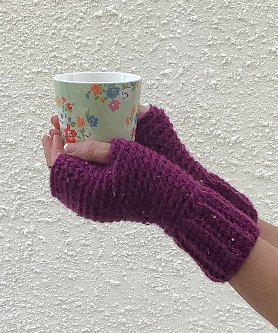 FINGERLESS MITTS , gloves '  Valley Tweed '. Merino Wool blend. Purple.