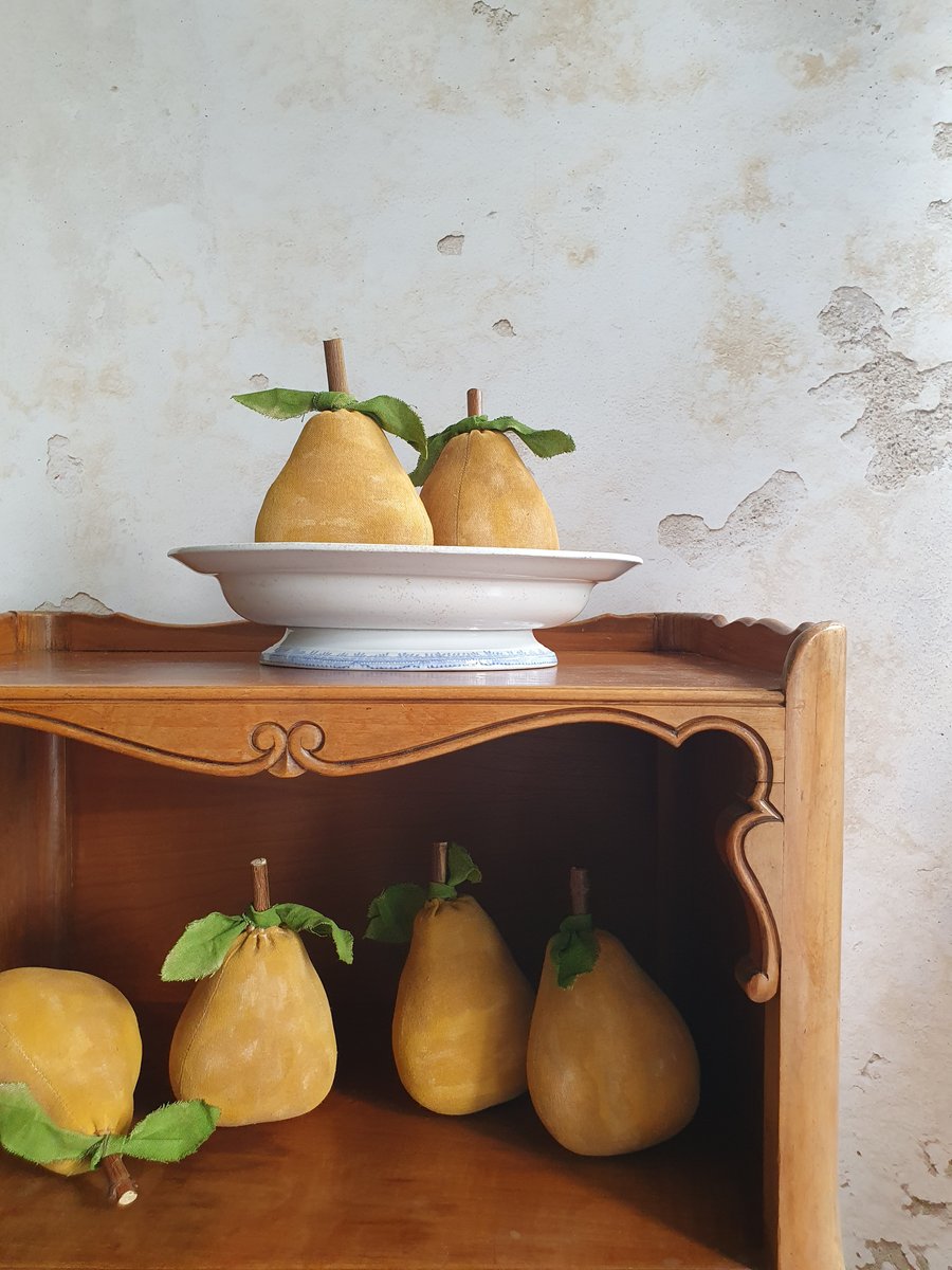 2 Primitive Style Pears
