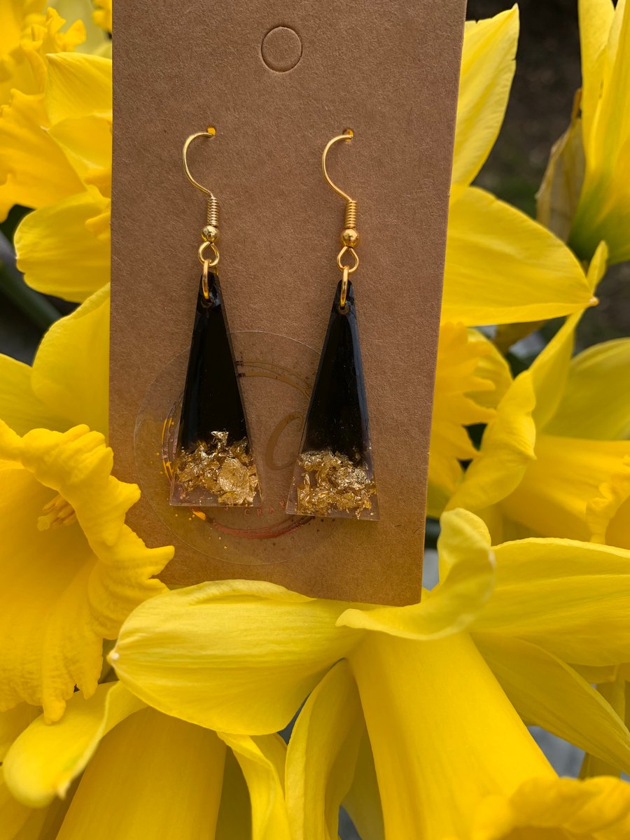 Black and gold triangles 