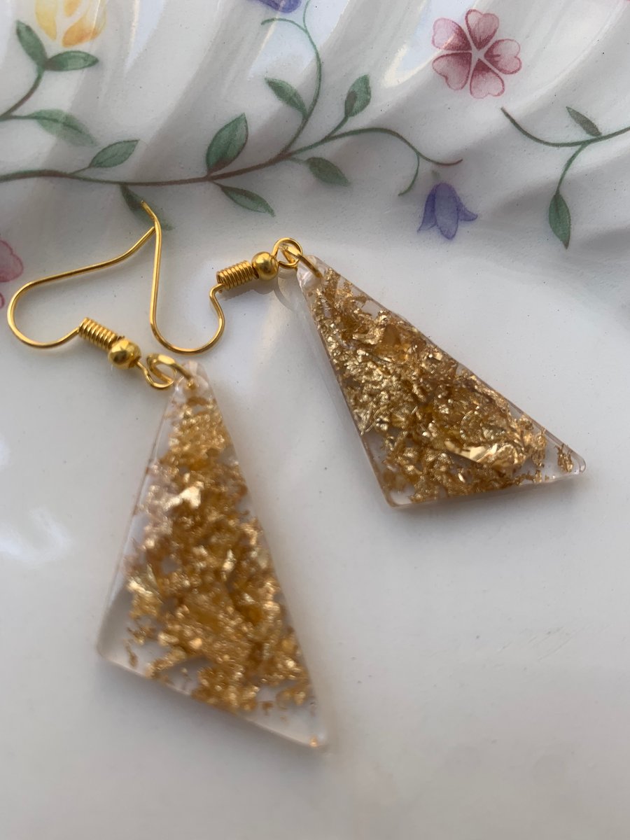 Gold flakes triangles 