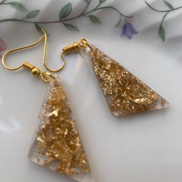 Gold flakes triangles 