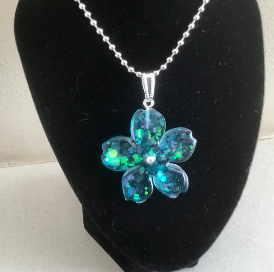 Blue and green sparkle flower  necklace 