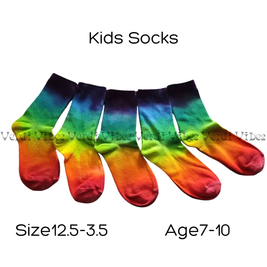 Children's tie dye socks. Size 12.5-3.5 kids, age 7-10