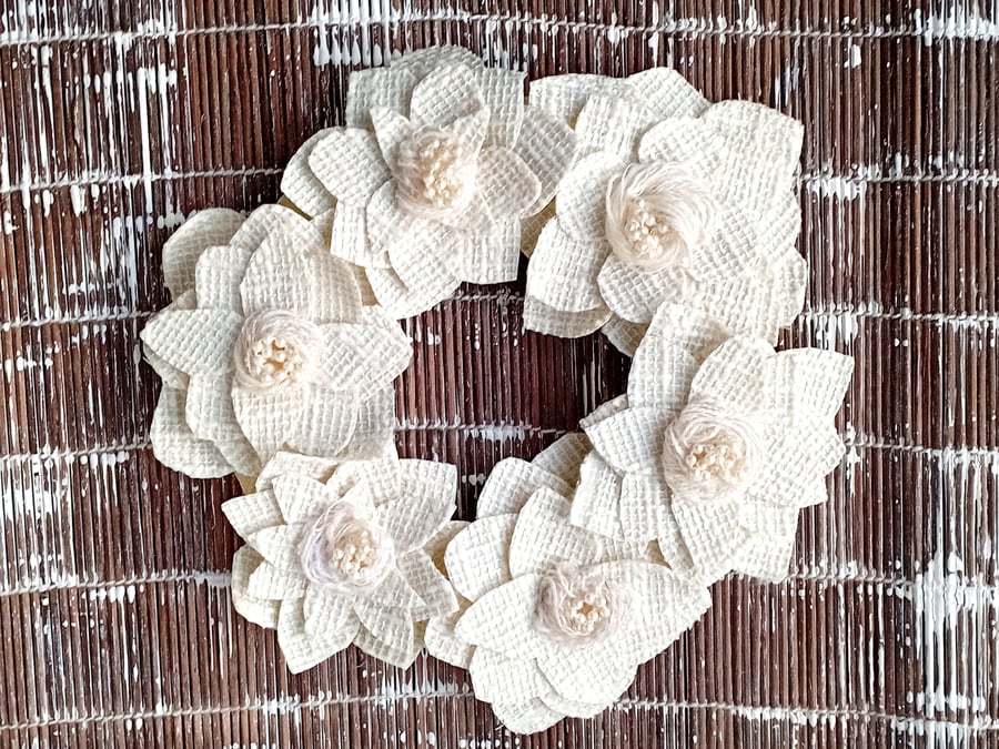 FABRIC CREAM FLORAL ROUND DECORATIVE WREATH