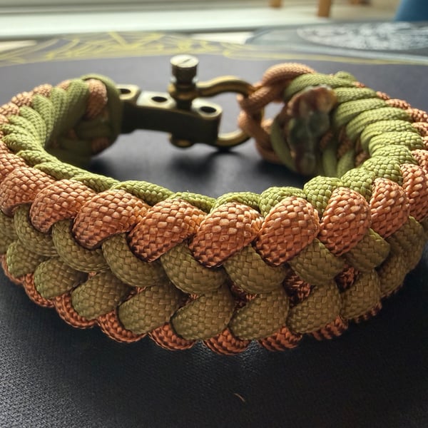 Adjustable paracord 550 survival bracelet to suit wrsit size 20cm to 21cm