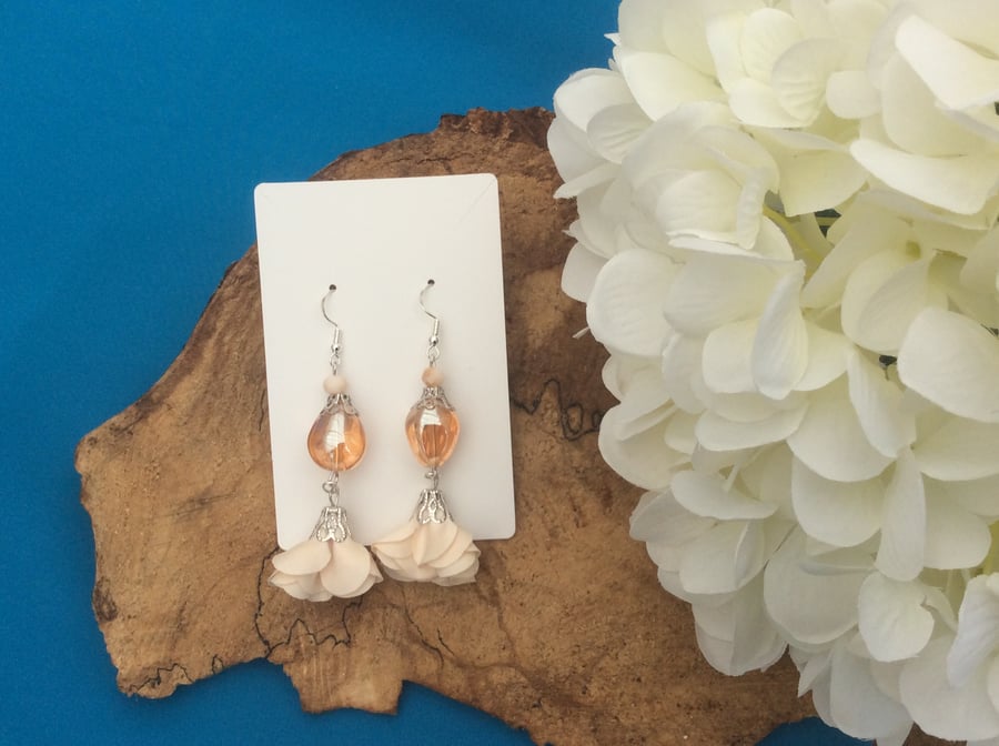 Stylish and elegant dangle earrings with champagne floral tassles
