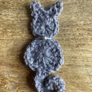 Cat pin brooch crochet design with bead collar 