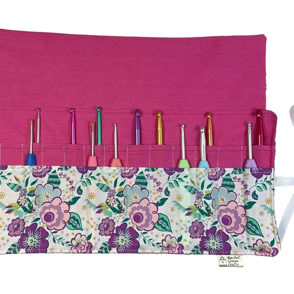 Crochet hook case in Liberty floral fabric, Ergonomic hook organiser, roll up 