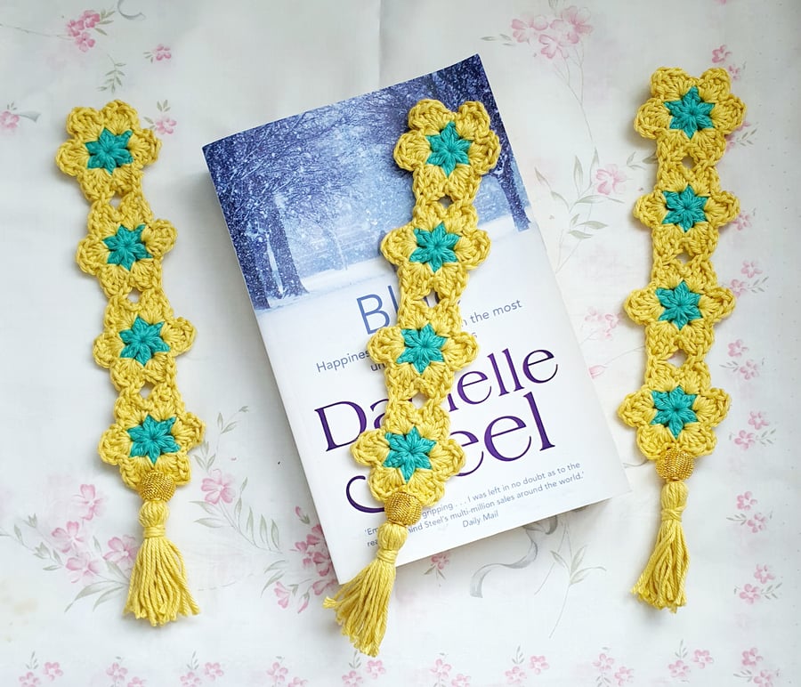 Mustard Daisy crochet bookmark 