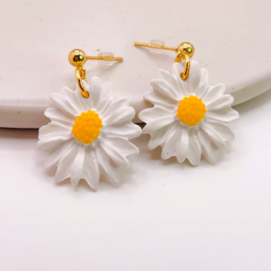 Daisy Dangle Earrings - 18k Gold Plated Ball - Handmade Flower Jewellery