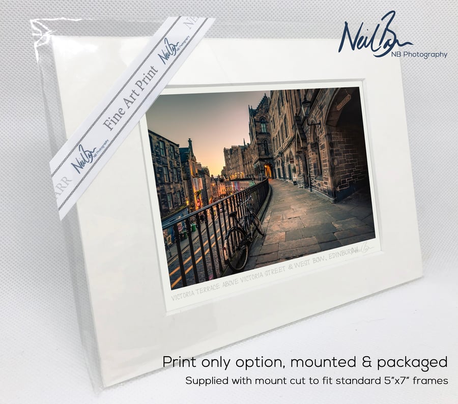 Victoria Terrace & West Bow Edinburgh Scotland - A6 (7" x 5") Unframed Print