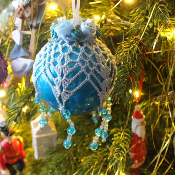 Christmas bauble turquoise and pale blue crochet lace vintage style, I3