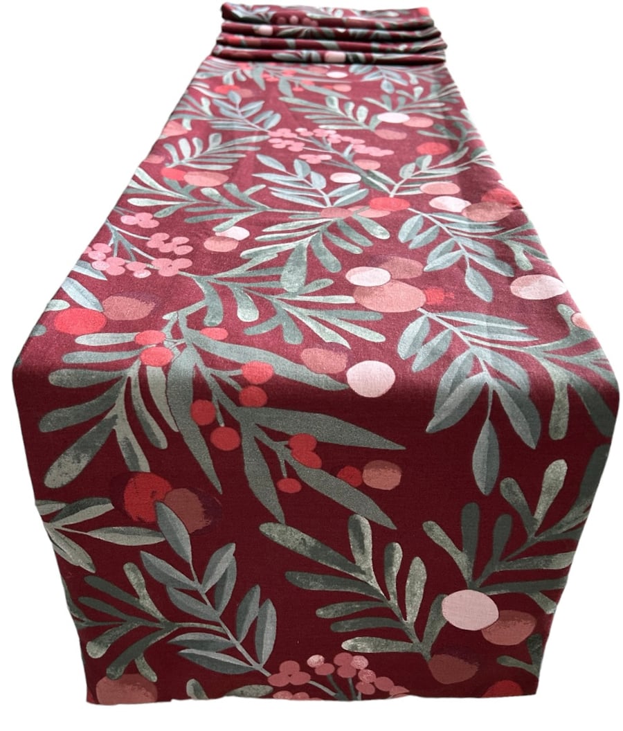 Christmas Mistletoe Table Runner 1.9m x 30cm Gift Idea