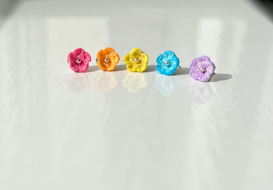 Mini Microcrochet Floral ear stud set