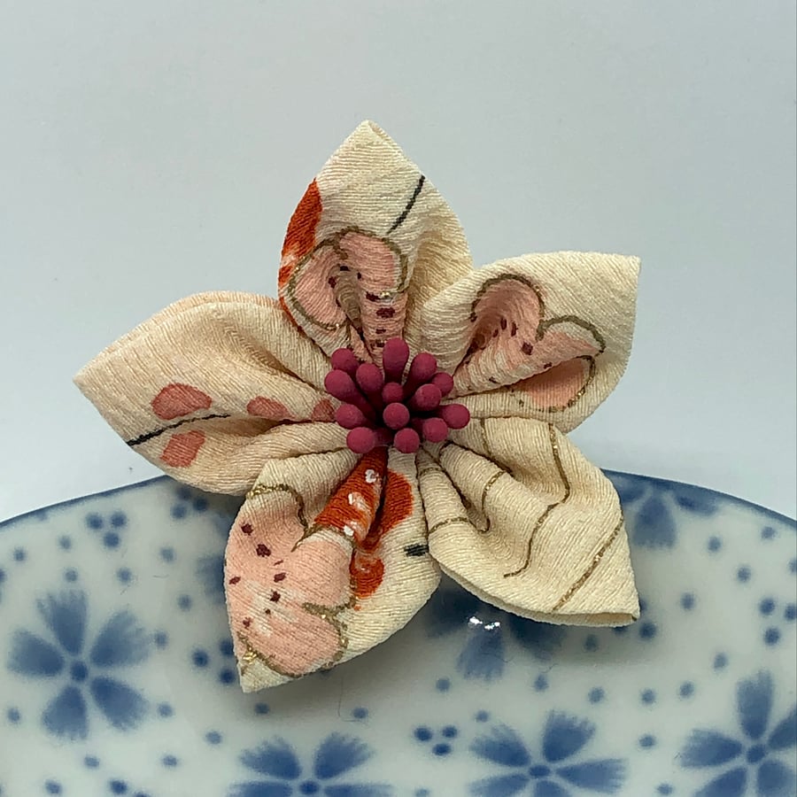 Kikyo Kanzashi Brooch- Pink