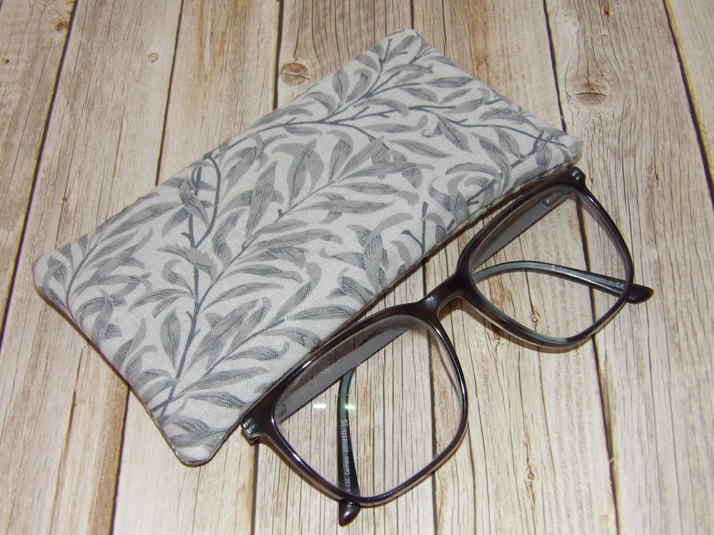 Padded glasses pouch Grey leaves fabric apprx 8.5cm x 17cm 