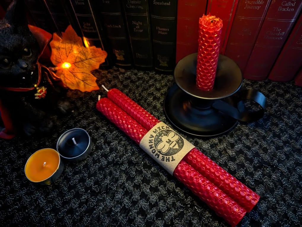 Hand-rolled red beeswax candle (thin, set of 2)