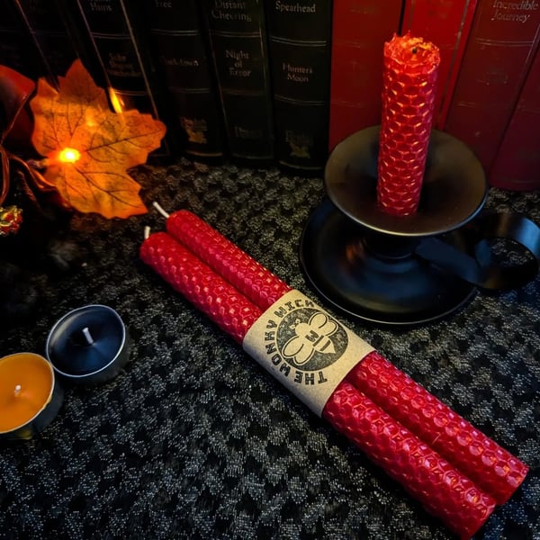 Hand-rolled red beeswax candle (thin, set of 2)