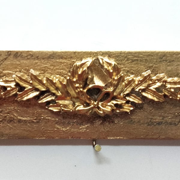Golden Embellished Design Key Hanger Lightweight 