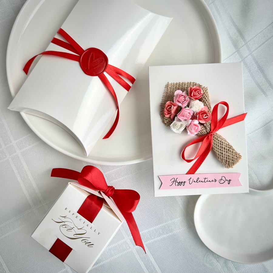 Rose bouquet Valentines card gift for girlfriend luxury floral sweet box