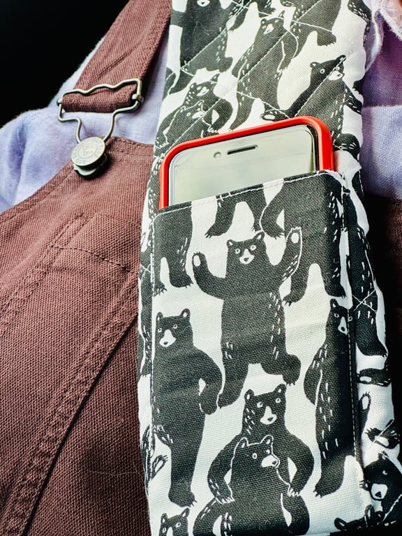 Rear seatbelt comfort cover with pocket, expressive cat print